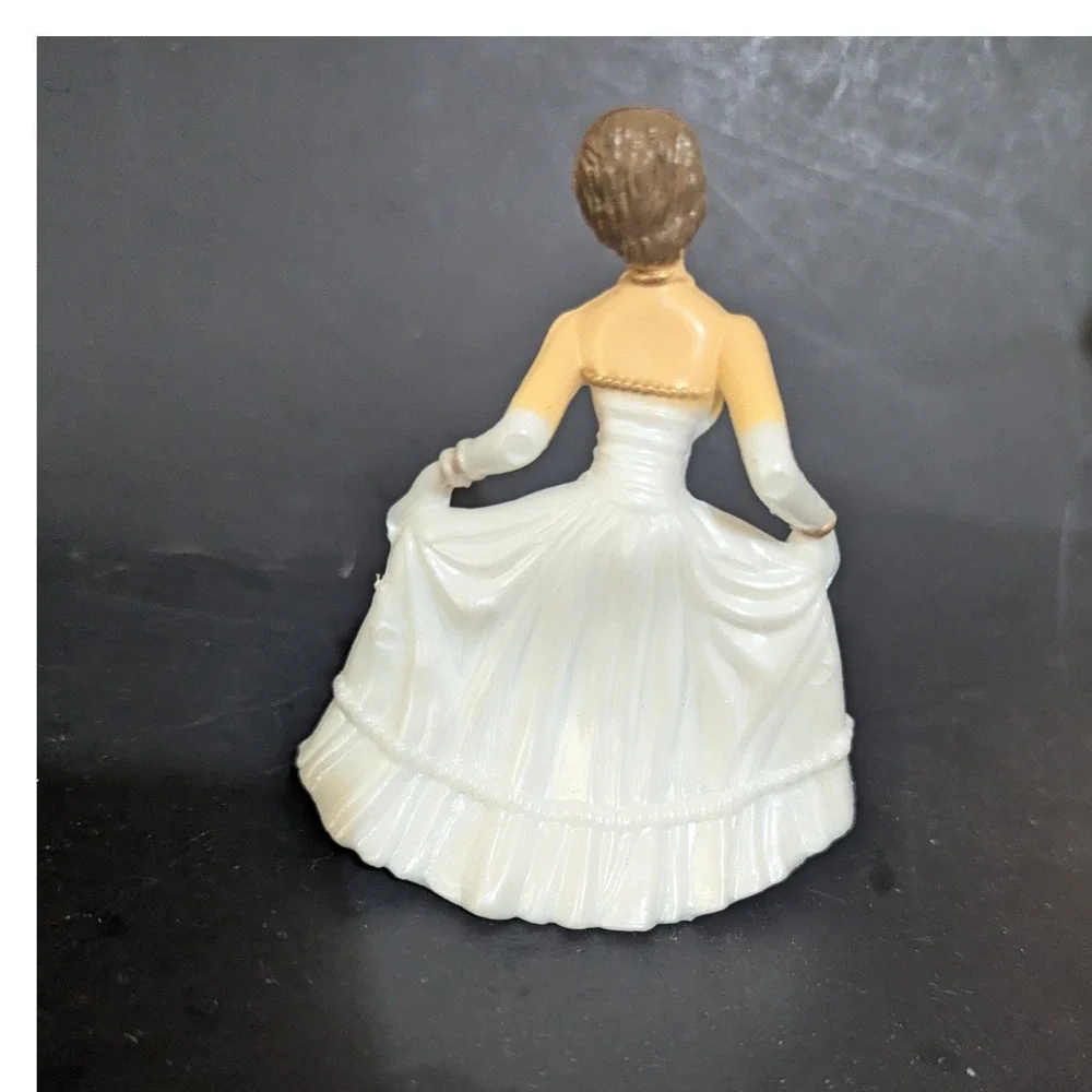 Lot of 12 Vintage Style Bride Debutante Cake Topper Figurines White Gold 2.5 in